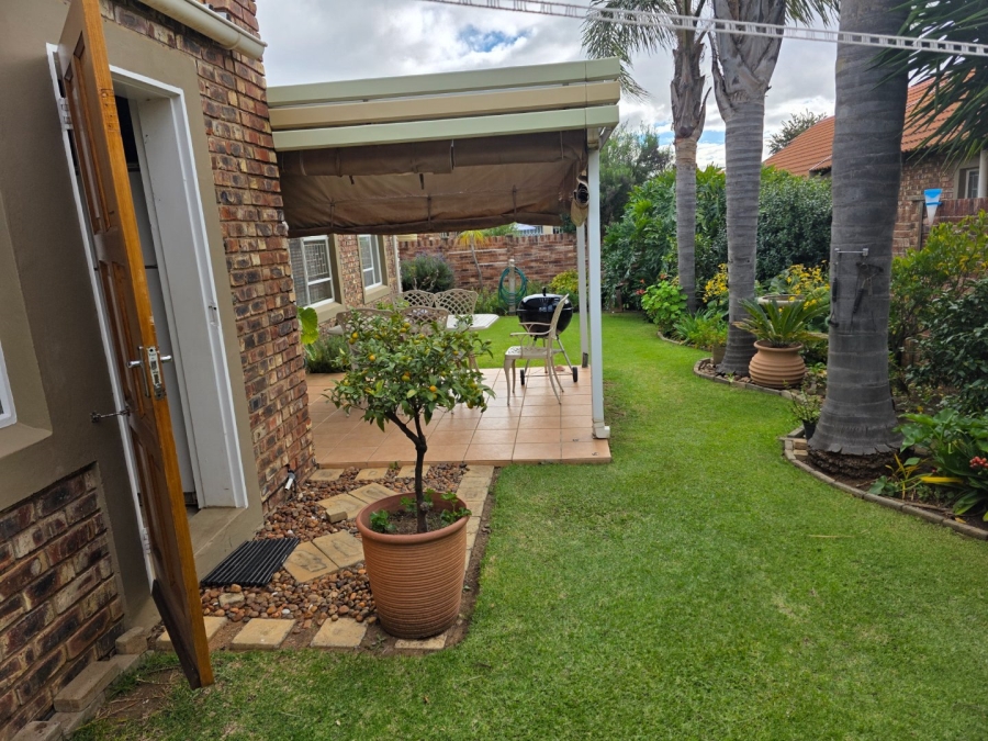 2 Bedroom Property for Sale in Langenhovenpark Free State